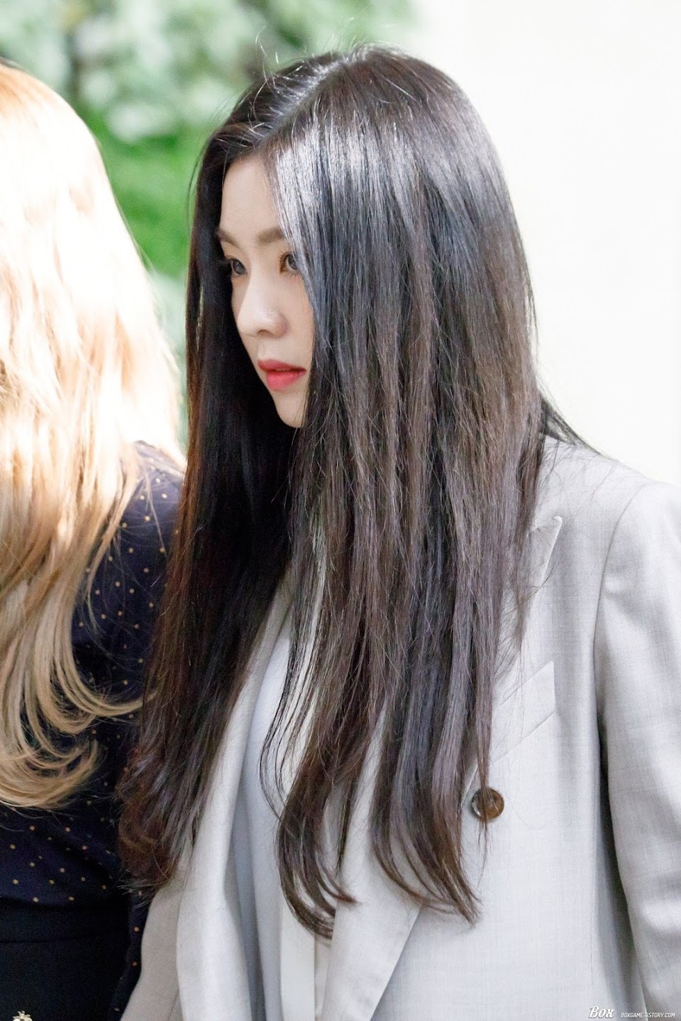 Here Are 10 Female Idols Who Suit Super Long Rapunzel-Length Locks ...