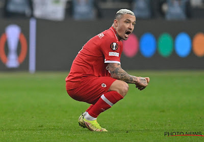 Radja Nainggolan wordt in zijn onderbroek gezet door de fans van Seraing