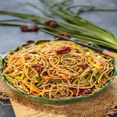 Chilly Garlic Noodles (500Ml)