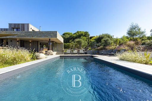 Modern house with pool and garden in this luxury villa for seasonal rental in Sainte lucie de porto vecchio (190 m²)