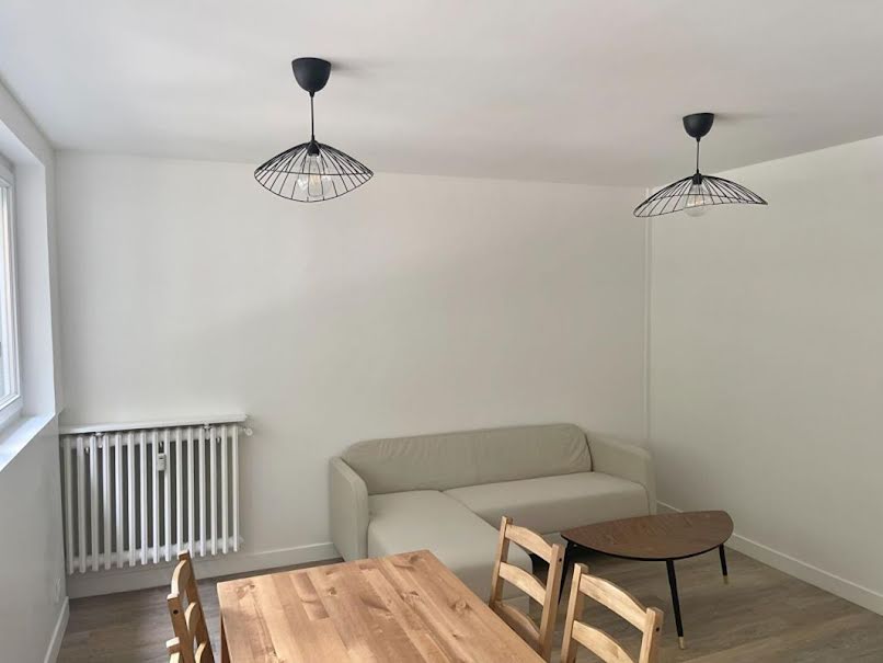 Location meublée appartement 2 pièces 37 m² à Paris 15ème (75015), 1 395 €