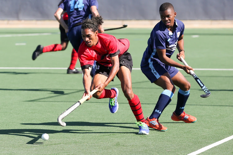 EP’s Caleb Stokes and Ayakha Mthalane of Northern Gauteng in action in the semifinal of the SA Under-21 interprovincial hockey tournament at the KC March AstroTurf in Gelvandale, Gqeberha, on Friday