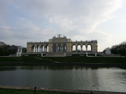 Gloriette im Schlosspark Schön