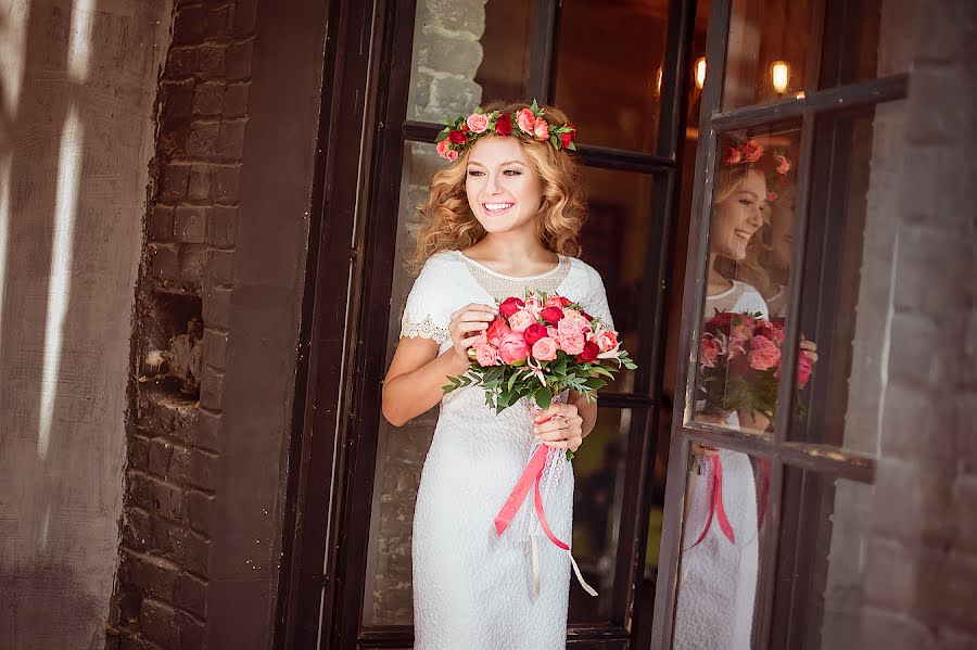 Fotografo di matrimoni Anna Snegina (annasnegina). Foto del 19 ottobre 2015