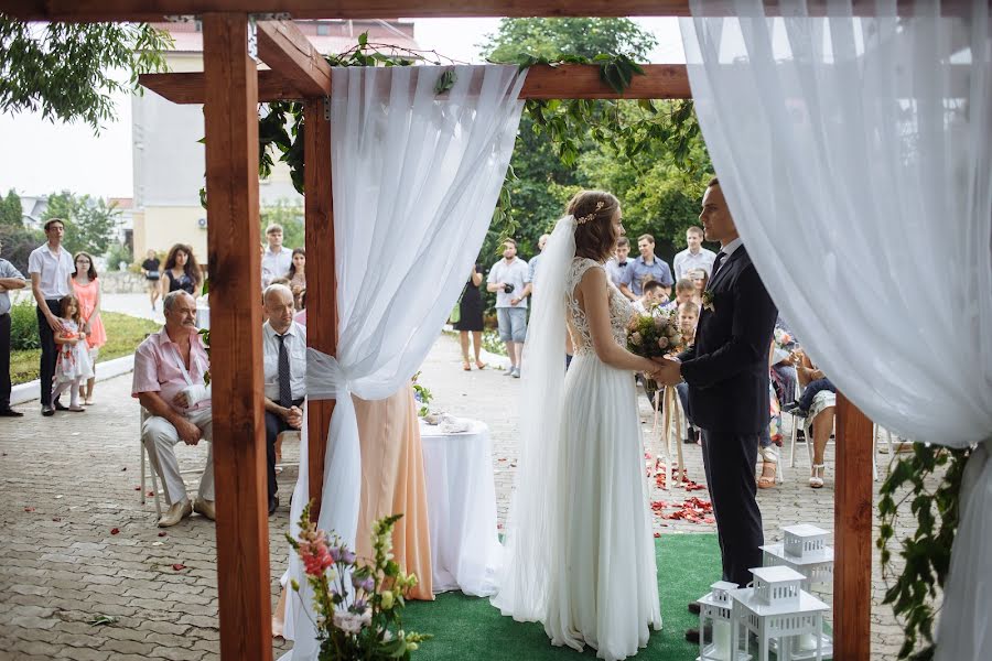 Fotógrafo de casamento Nadya Yamakaeva (listwed). Foto de 9 de fevereiro 2017