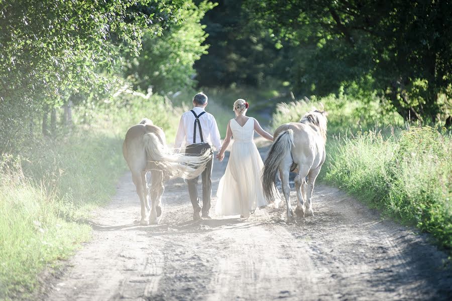 Fotógrafo de casamento Tomek Aniuksztys (aniuksztys). Foto de 1 de março 2019