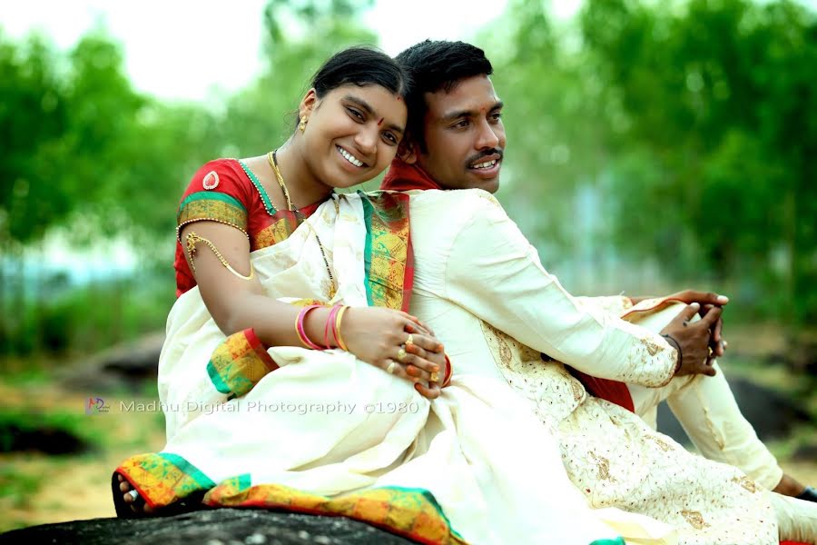 Fotografo di matrimoni Raju Kusuma (madhustudio). Foto del 9 dicembre 2020
