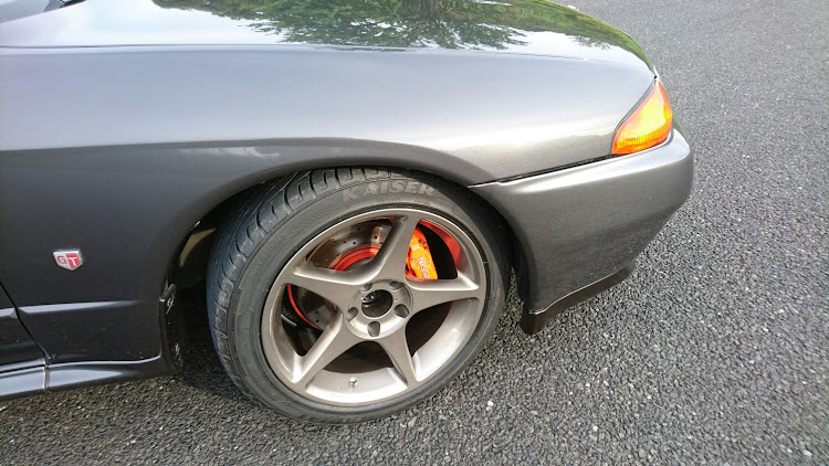 スカイライン GT-RのDIY・タイヤ交換・ホイール交換・ホイール塗装に関するカスタム事例の投稿画像4枚目