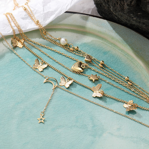 Title 6, Retro and creative alloy necklace suit, a styli...