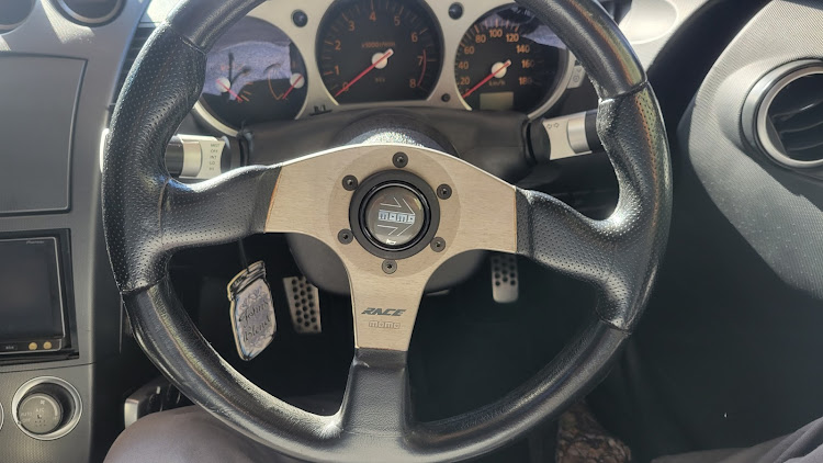 フェアレディZのお題に乗っかってみた・みんなのステアリングが見たい・初心者ドライバー・モモステに関するカスタム事例の投稿画像1枚目