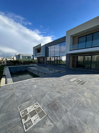 Villa with pool 2