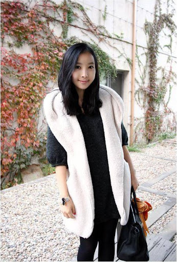 Title 2, Medium-length plush jacket with lamb-like wool ...
