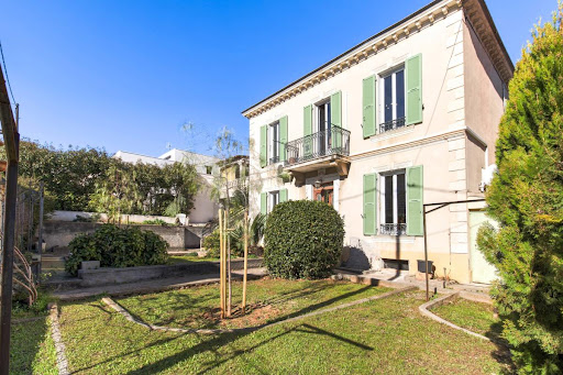 Villa avec piscine et terrasse 4