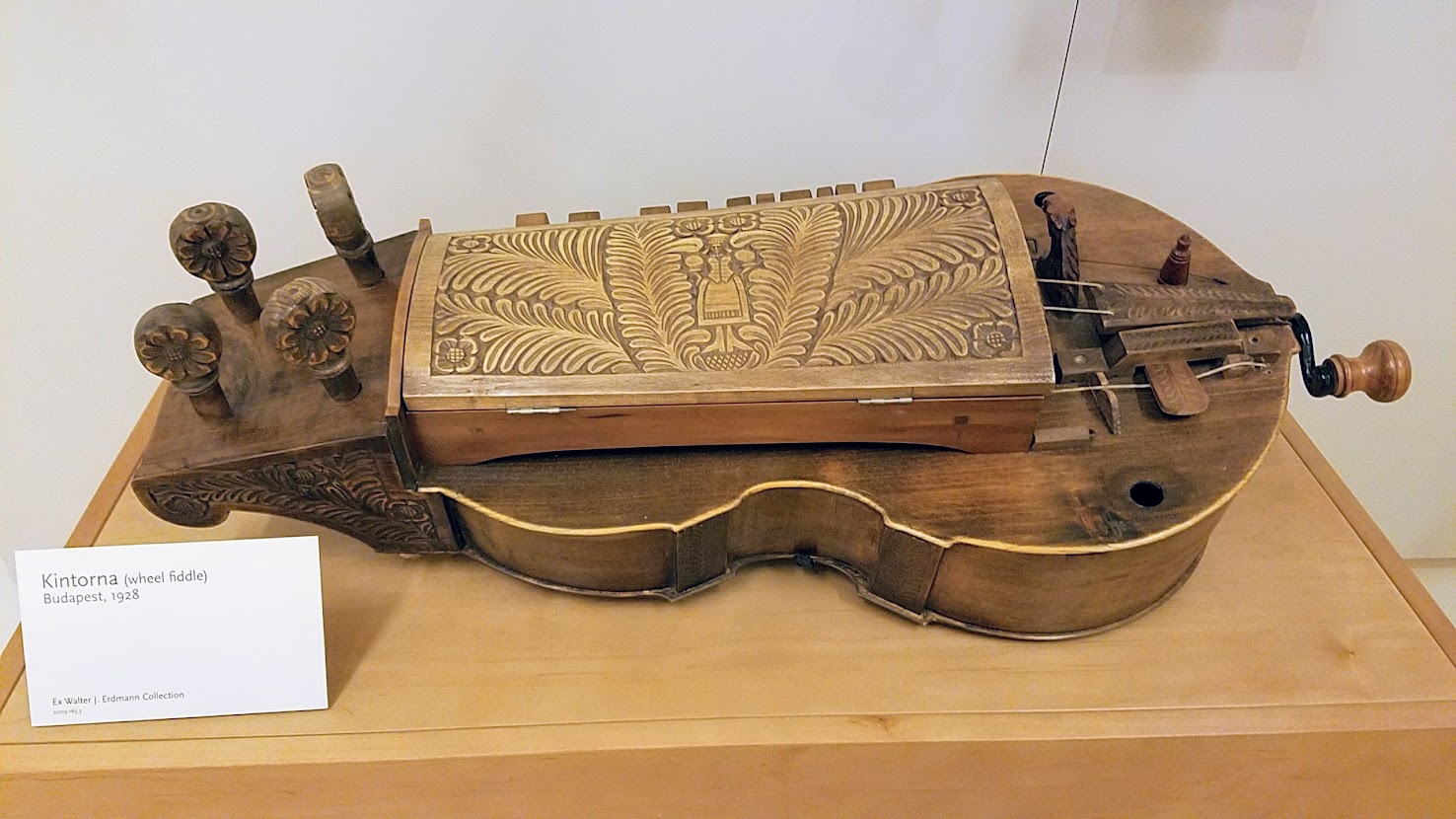 Music Instrument Museum (MIM) Geographic galleries, Kintorna, wheel fiddle from Budapest