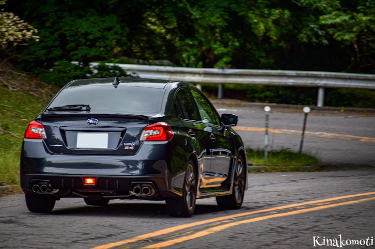WRX S4の走行写真・繋がれお尻にドンっ・プチMT・ドライブに関するカスタム事例の投稿画像1枚目