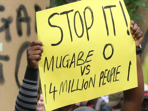 Protesters calling for Zimbabwean President Robert Mugabe to step down take to the streets in Harare, Zimbabwe, November 18, 2017. /REUTERS