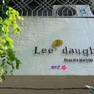 Lee & daughters 李氏商行