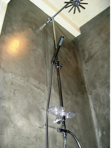 douche à l'italienne en béton ciré