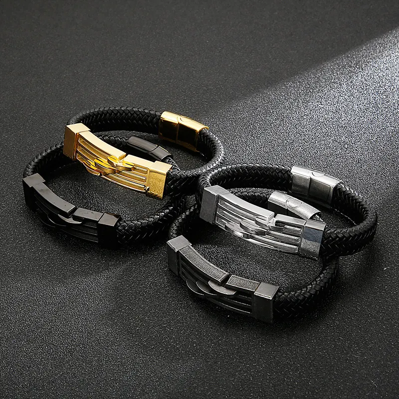 Bracelet homme en cuir tressé et acier titane, design simple et élégant. Un accessoire durable et moderne pour un look masculin.