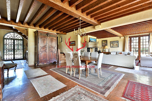 Maison avec piscine et terrasse 1