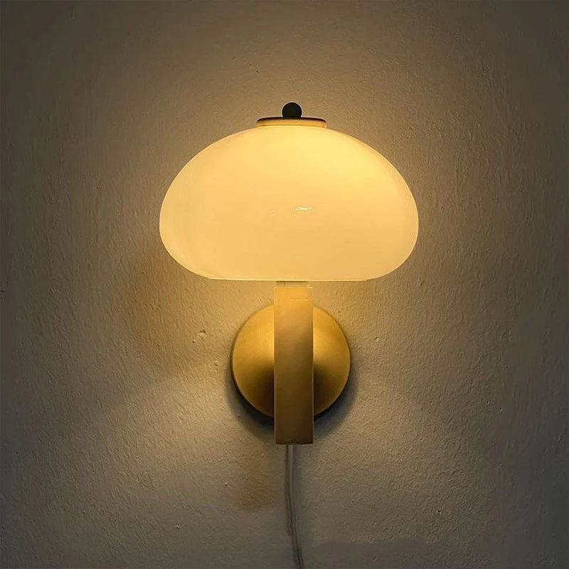Lámpara de pared de cristal con diseño de hongo crema Bauhaus nórdico moderno, ilumina con elegancia cualquier espacio y crea ambiente acogedor.