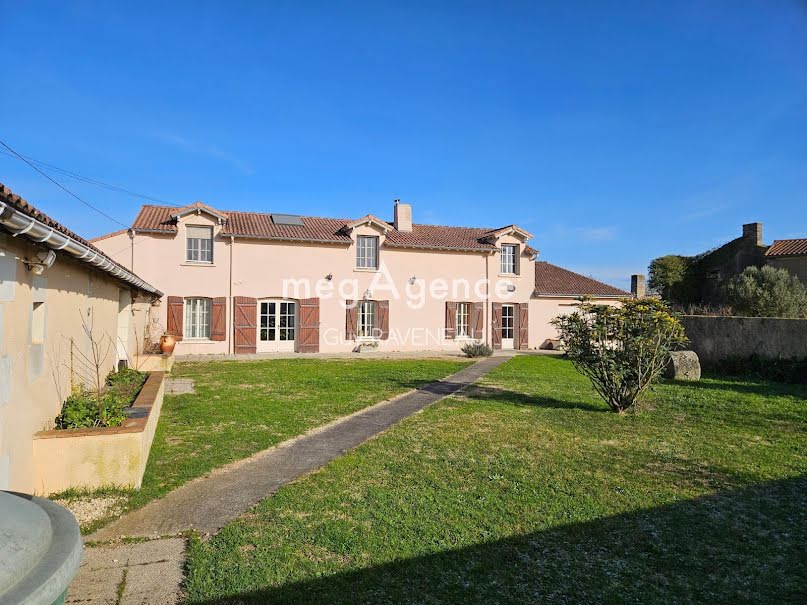 Vente maison 8 pièces 235 m² à Doué-en-Anjou (49700), 229 000 €