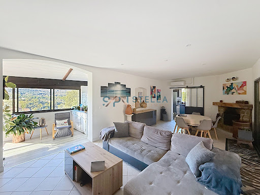 Bright living room with panoramic green view - Luxury house for sale in Alata, 7 rooms, 4 bedrooms