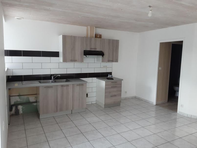 Location  maison 5 pièces 137 m² à Vabres (15100), 745 €