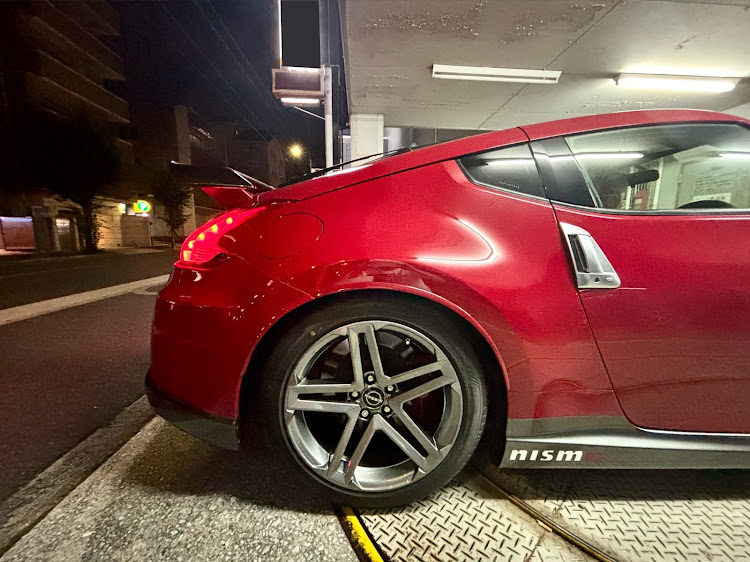 フェアレディZのZ34NISMO・ホイールリペア中・RZ34純正ホイール・駐車場シリーズに関するカスタム事例の投稿画像3枚目