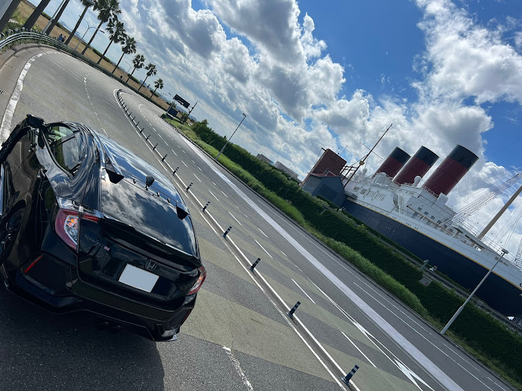 シビック(欧州HB)のFK7・ドライブ・低いようで低くない丁度良い高さ・熱中症になりそう・水分塩分はこまめに摂りましょうに関するカスタム事例の投稿画像5枚目