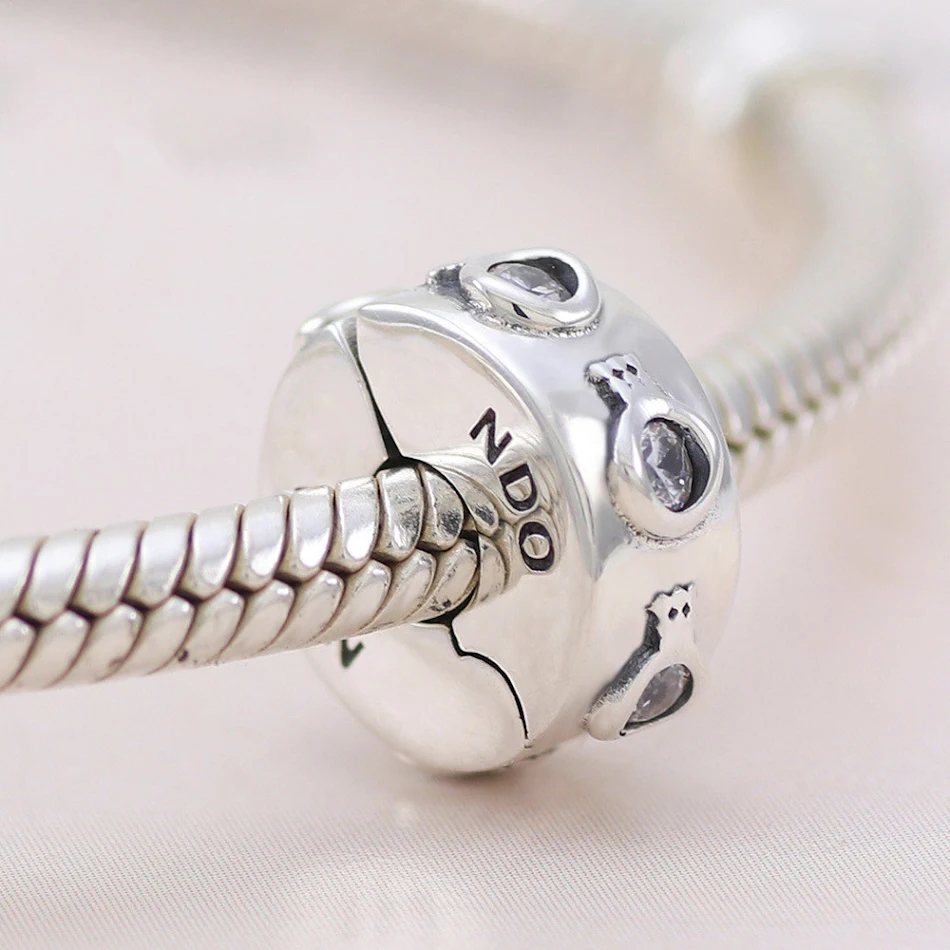 Crown letter O bracelet fixing clip