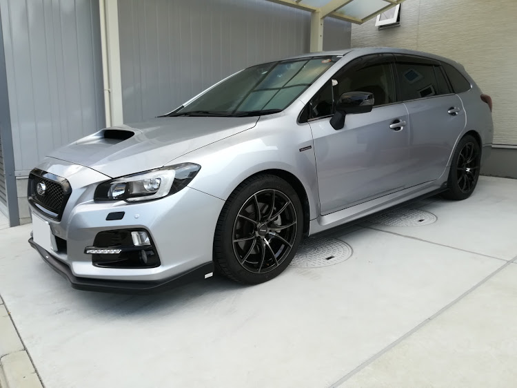 レヴォーグのメッキ撲滅・レヴォーグ・銀黒に関するカスタム事例の投稿画像1枚目