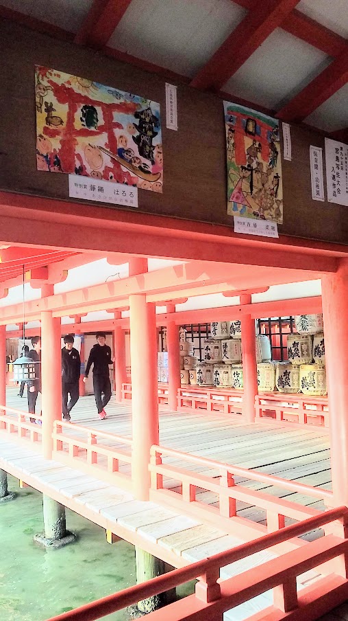 Hiroshima Day trip to Miyajima, the famous shrine Itsukushima with the Floating Torii Gate