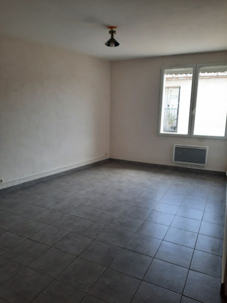 Location  appartement 2 pièces 45 m² à Fumel (47500), 380 €