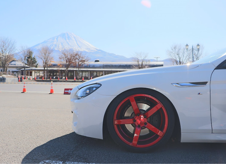 6シリーズ クーペのBMW640・富士山・名前忘れた道の駅に関するカスタム事例の投稿画像2枚目