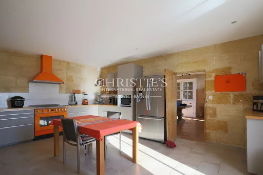Property with pool 4
