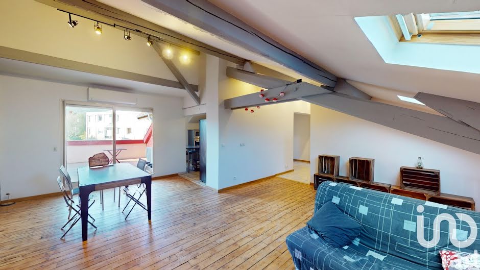Vente appartement 6 pièces 166 m² à Le Chambon-Feugerolles (42500), 127 000 €
