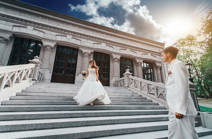 Fotógrafo de casamento Roman Kostyuchenko (ramonik). Foto de 16 de dezembro 2015