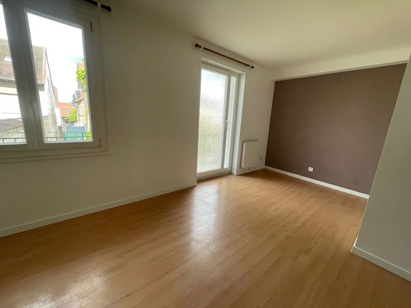 Location  appartement 2 pièces 42.69 m² à Pierrelaye (95220), 830 €