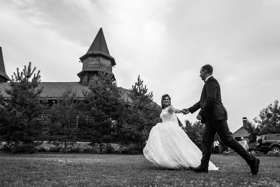 Fotógrafo de casamento Alena Shemyakova (elenshemyakova). Foto de 9 de janeiro 2020