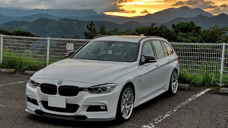 3シリーズ ツーリングのBMW3シリーズ・Msports・夕焼けコラボに関するカスタム事例の投稿画像2枚目