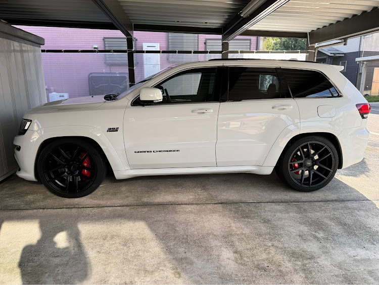 グランドチェロキーのSRT8・WK57A・グランドチェロキーに関するカスタム事例の投稿画像1枚目