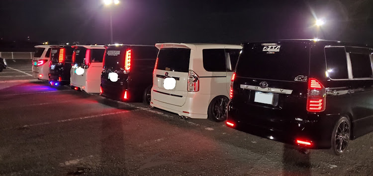 ヴォクシーのオフ会・DIY・ZTAプチオフ・寒かったに関するカスタム事例の投稿画像2枚目