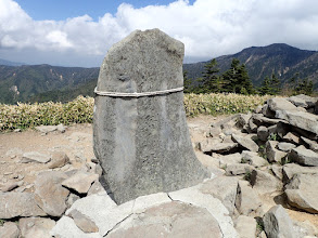 山頂の石碑