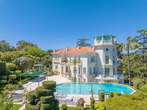 Seaside villa with pool and terrace 1