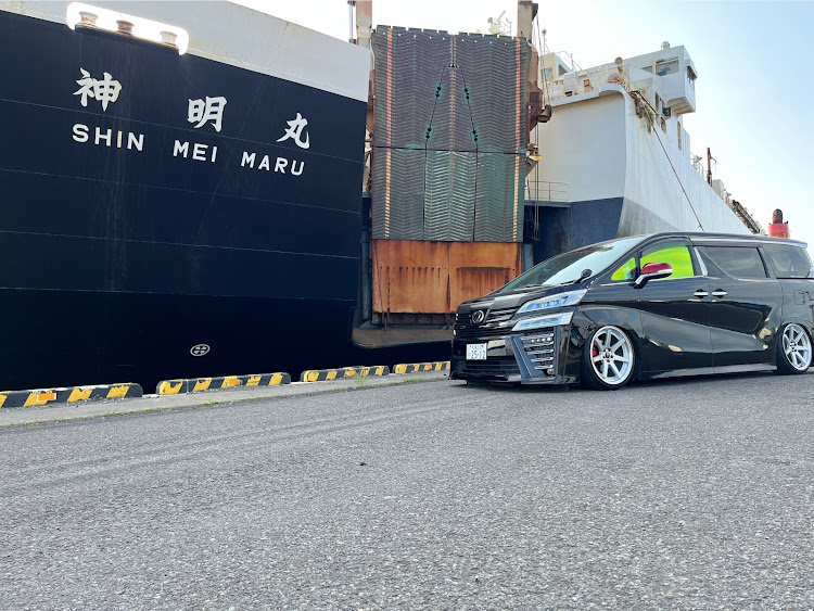 ヴェルファイアの特選中古車・023Premium・着地詐欺・エアサス・エグゼッてるねに関するカスタム事例の投稿画像4枚目