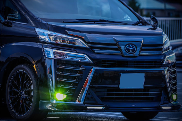 ヴェルファイアのゴールデンアイズ・TRDエアロ・夕焼けと愛車・ジュナックLEDエンブレムに関するカスタム事例の投稿画像8枚目