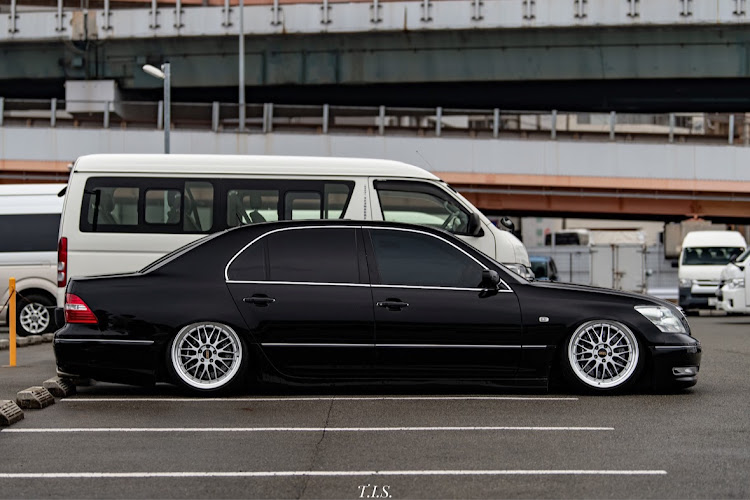 セルシオの車高調整・エアカップ・エアロ・BBS LMに関するカスタム事例の投稿画像5枚目
