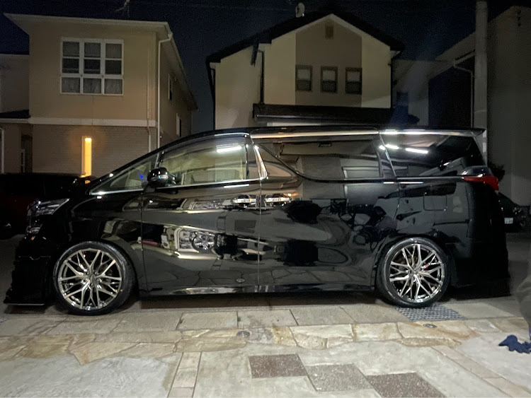 ヴェルファイアのクレンツェウィーバル100EVO・ホイール交換しました・車の綺麗さは健康のバロメーター・パーフェクトダンパー6G・LMグラフェンスプレーに関するカスタム事例の投稿画像2枚目