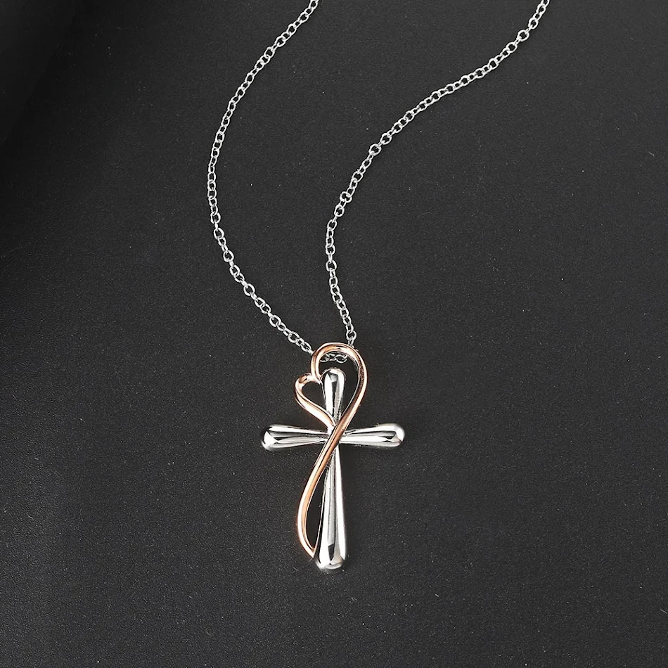 Collier croix cœur avec séparation de couleurs simple par électroplacage, un symbole de foi élégant pour un usage quotidien.